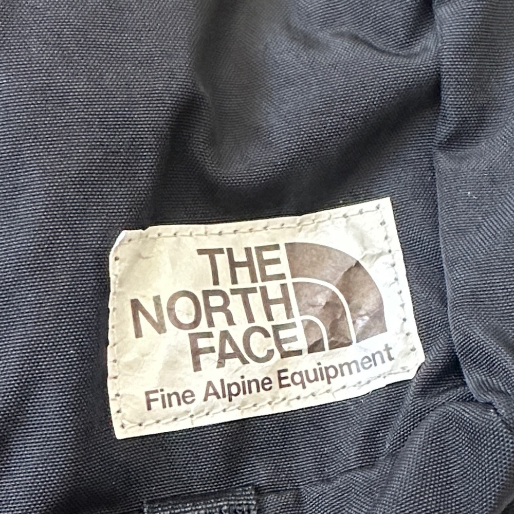 The North Face Black Berkeley Crossbody Bag. NWT’s. - Picture 2 of 10